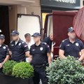 Policija iznela kese iz stana gde je ubijena Noa Opsadno stanje u centru grada nakon stravičnog ubistva (foto)