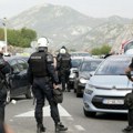 Haos na Cetinju: Tuča u Skupštini, protest ispred parlamenta, letele petarde /video/