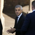 Stanovnici Londona kritikovali gradonačelnika Sadika Kana zbog zelenog lanenog odela