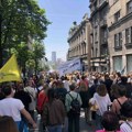 Kragujevački prosvetari na protestu u Beogradu