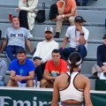 FOTO Olga Danilović na tribinama ima posebnu podršku: Jedan od najboljih golmana na svetu je sa njom u Parizu