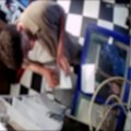 Ako vidite ovog čoveka, odmah pozovite policiju! Obijen poznati kafić u centru Beograda, nadzorne kamere sve snimile: "Ovaj je…