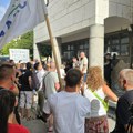 Napeto u Valjevu: Građani rano jutros u sukobu sa policijom ispred tužilaštva FOTO, VIDEO