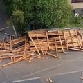 Nevreme pogodilo Topolu i Aranđelovac: Grad veličine lešnika, vetar odneo krov sa zgrade