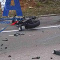 Teška nesreća kod Čačka, poginuo mladić (26): Izgubio kontrolu nad motorom, sleteo sa puta pa nastradao