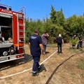 Dva vatrogasca zatražila pomoć u hitnoj, jedan zbog oka, drugi zbog opekotina