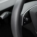 Tesla kao opciju za Model 3 sada nudi klasične ručice pokazivača smera