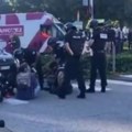 Ovako to radi EU policija: Direktno biber sprej u oči i devojkama i muškarcima - Pa neka probaju da blokiraju saobraćaj…