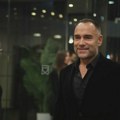 Srđan Timarov pokazao novu devojku: Stigao na premijeru sa prelepom brinetom (FOTO)