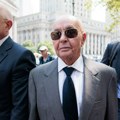 Милијардер распродаје уметничко благо