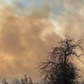 Buknulo i kod kladova. Vatra se širi ka kućama, vatrogasci na terenu (video)