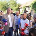 Vučić: Posle 50 godina radimo puteve u kuršumlijskom kraju; Nećemo zatvoriti pogon Jumka