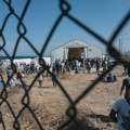 Haos u migrantskom centru u Grčkoj: Sukobili se sa policijom, presekli ogradu i pobegli