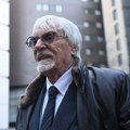 Berni Ekleston sa 95 godina išao okolo sa puškom: Policija ga uhapsila na aerodromu