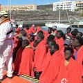Britanija migrantima koji stižu čamcima daje i besplatne hidžabe