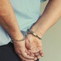 Četvoro maloletne dece primoravao na prosjačenje: Uhapšen otac iz Loznice