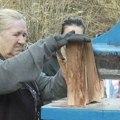 Žena zmaj iz čačanskog naselja Loznica: Borisava sama iscepala 30 metara drva za ogrev