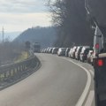 "Kolone vozila se pružaju u nedogled" Ogromne gužve kod Zlatibora (foto)