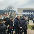 Građanska incijativa predala potpisanu peticiju za smenu tzv. gradonačelnika Leposavića, prikupjeni potpisi i u Zvečanu i…