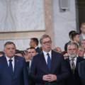 Vučić: Molimo se da sve nesloge ostanu iza nas i da pošaljemo poruku mira i ljubavi