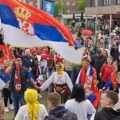 Orlovi će imati sjajnu podršku: Srbi zaigrali kolo na ulicama Gelzenkirhena (video)