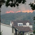 Više od 300 vatrogasaca se bori s vatrom, stigla i vojska VIDEO