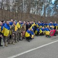 Rusija i Ukrajina izvršile jednu od najvećih razmena zarobljenika: Na slobodi po 175 vojnika, sreći nema kraja! (foto)