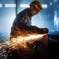 Broj zaposlenih u industriji u martu ove godine pao za 2,4 odsto: Hrvati u problemu