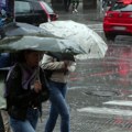 "Rizik od oluje sa kišom, gradom i snažnim vetrom": Građanima Srbije stiglo hitno upozorenje u SMS porukama