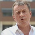 „Prestani da objašnjavaš kako si neodoljiv ženama i odgovori na pitanja“: Miljuš pisao Glišiću