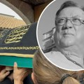 Telo Halida Bešlića stiglo u džamiju: Ljudi ga nosili s ruke na ruku, na sanduku posebno obeležje