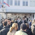 Odložena sednica Saveta na Medicinskom fakultetu, novi protest u petak (FOTO i VIDEO)