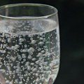 Kako gazirana voda utiče na vaše zdravlje i na šta treba da obratite pažnju