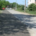 Kireška pripremljena za veći priliv vozila: Oštećena deonica privremeno nasuta asfaltnim granulatom
