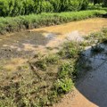 Izlila se reka Lužnica i poplavila put ka Leskovcu, zbog nevremena koje je pogodilo Pirot i Babušnicu poplavljena i…