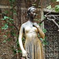 Statua Šekspirove Julije u Veroni ponovo oštećena: Evo šta je napravio znoj sa ruku turista