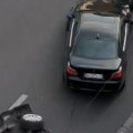 Haos u Ruzveltovoj ulici! Od siline udarca odletela i guma sa BMW-a (video)