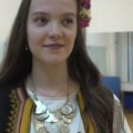 Ruskinja iz Sibira došla u Pirot i naučila da igra folklor! Aleksandra obukla srpsku nošnju, pa raspametila i koreografe