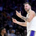 Ne pomažu Dončić i Lebron: Čikago Bulsi osramotili Lejkerse VIDEO