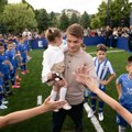 Ademe, nikad nećeš biti sam – vatromet emocija na otvaranju terena posvećenog heroju Novog Pazara