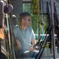Vozač naglo zaustavio autobus, i izašao bez reči Putnici mislili da je kvar, kad su shvatili pravi razlog, zaledila im se…