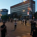 UŽIVO Blokade u više gradova Srbije: Policija potiskuje građane koji se etapno pomeraju s lokacije na lokaciju (FOTO, VIDEO)