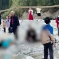 (uznemirujući video) Tragedija na visećem mostu, poginulo pet osoba