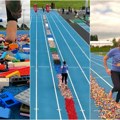 Znate li onaj bol kad bosi stanete na Lego kockicu? E, pa, ova žena je bosa trčala po njima čak 100 metara i mnogi ne mogu da…