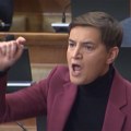 „Sišla sam da branim Vladimira Balaća i ponosna sam na to“: Ana Brnabić u Skupštini štiti čoveka koji je pretio klanjem…