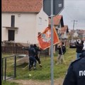 Хаос у Крагујевцу: Народ се окупио - протерују мигранте, иду од куће до куће! (видео)