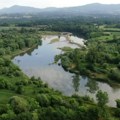 Reka izbacila i uginule kapitalce, nezapamćen pomor ribe u Zapadnoj Moravi, niko ne zna razlog. Građani traže hitnu reakciju…