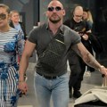 Теа Таировић као лара крофт, напуцани муж је не пушта: Певачица на аеродрому у хаљини припијеној уз тело, а на лицу ни трунка…