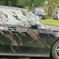 Gore društvene mreže zbog ovog ludila! Besni paor isprskao životinjskim fekalijama limuzine parkirane na njegovom imanju - Ovo…