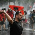 (Foto, video) Albanija gori zbog Ivanke i Kušnera! Hiljade na ulicama, Edi Rama ne popušta, besni građani traže stop projektu…